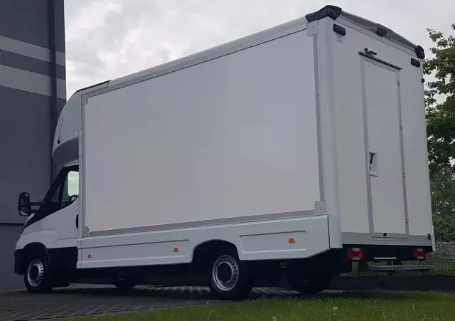 IVECO DAILY KONTENER NISKOPODŁOGOWY 4,43x2,23x2,42 SKLEP BAR FOODTRUCK KAMPER KLIMA 