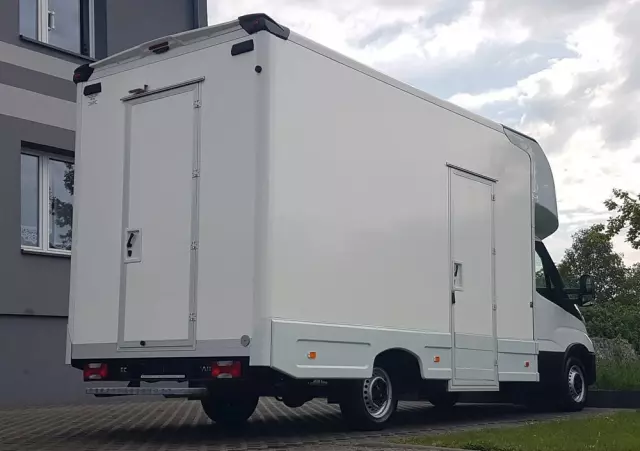 IVECO DAILY KONTENER NISKOPODŁOGOWY 4,43x2,23x2,42 SKLEP BAR FOODTRUCK KAMPER KLIMA 