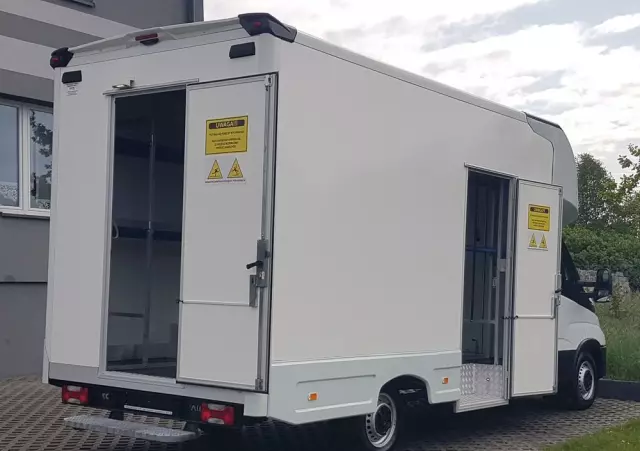 IVECO DAILY KONTENER NISKOPODŁOGOWY 4,43x2,23x2,42 SKLEP BAR FOODTRUCK KAMPER KLIMA 