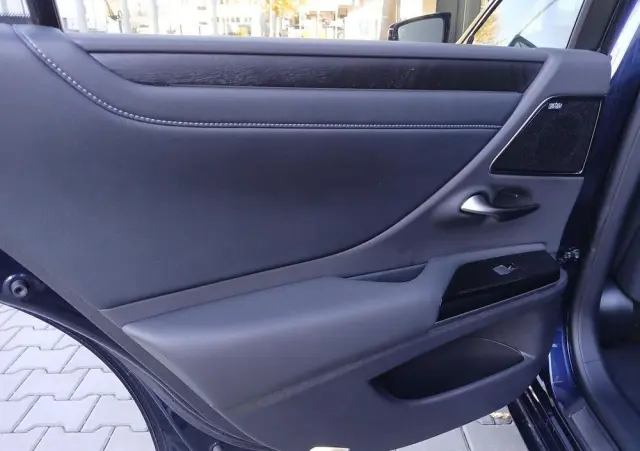 LEXUS ES 300h Prestige