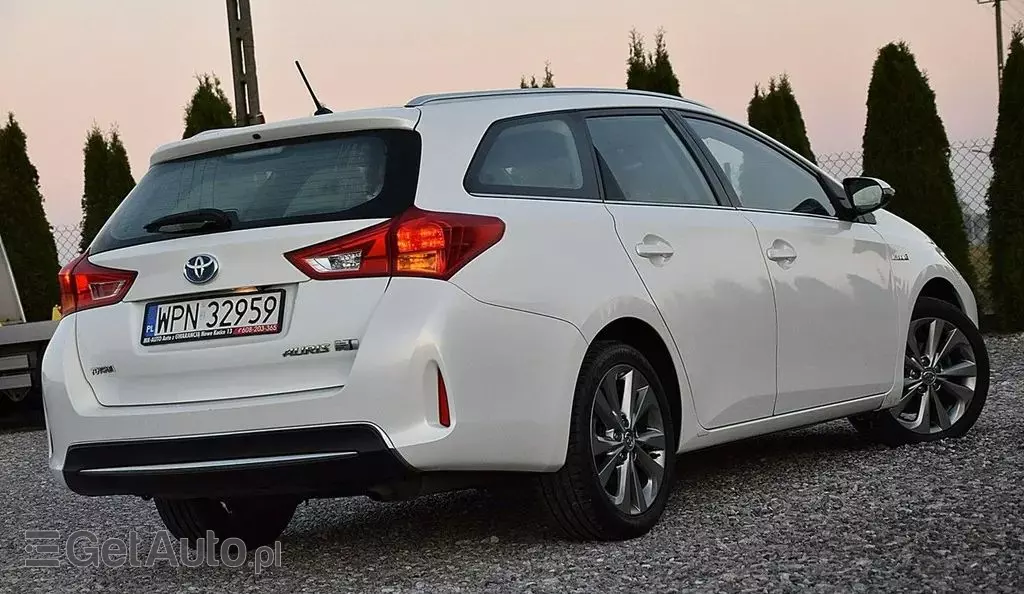 TOYOTA Auris 