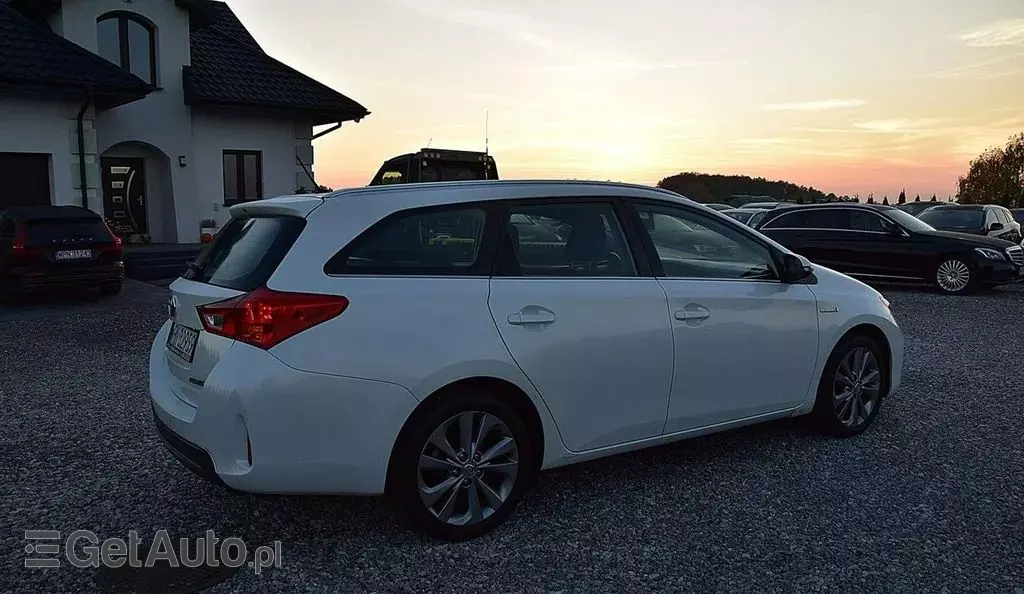TOYOTA Auris 
