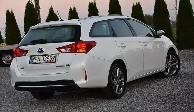 TOYOTA Auris 