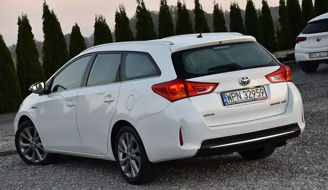 TOYOTA Auris 