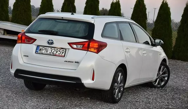TOYOTA Auris 