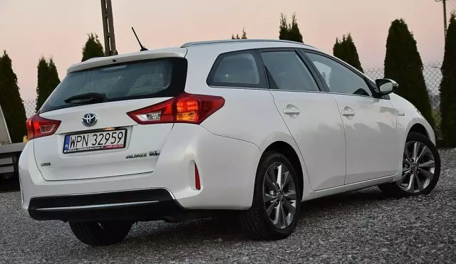 TOYOTA Auris 