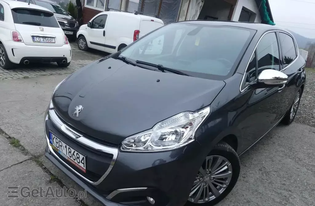 PEUGEOT 208 