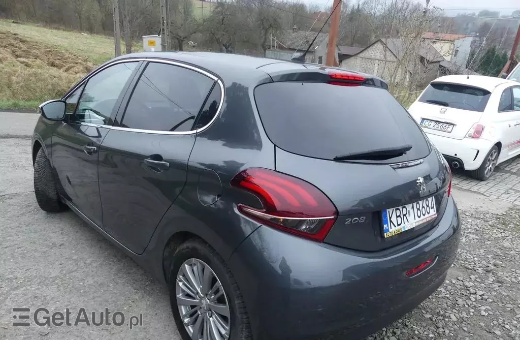 PEUGEOT 208 