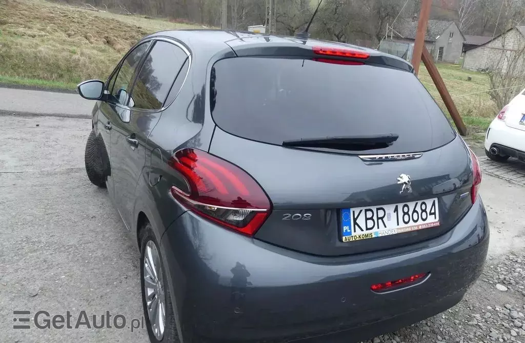 PEUGEOT 208 