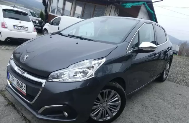 PEUGEOT 208 