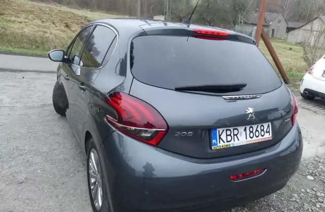 PEUGEOT 208 