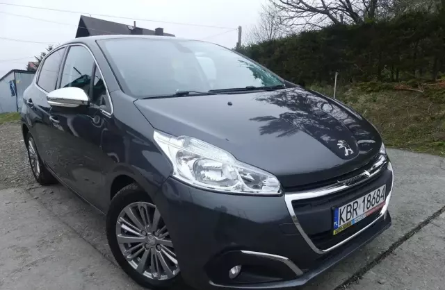 PEUGEOT 208 