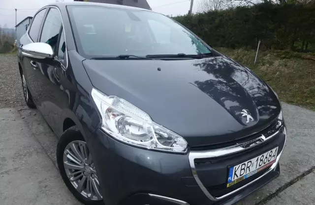PEUGEOT 208 