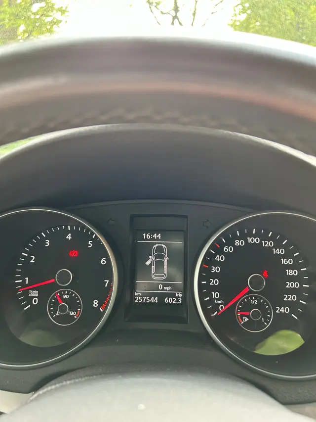 VOLKSWAGEN Golf Highline