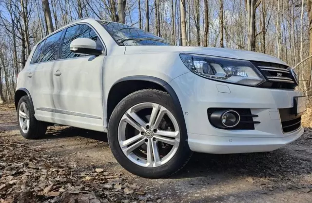 VOLKSWAGEN Tiguan 