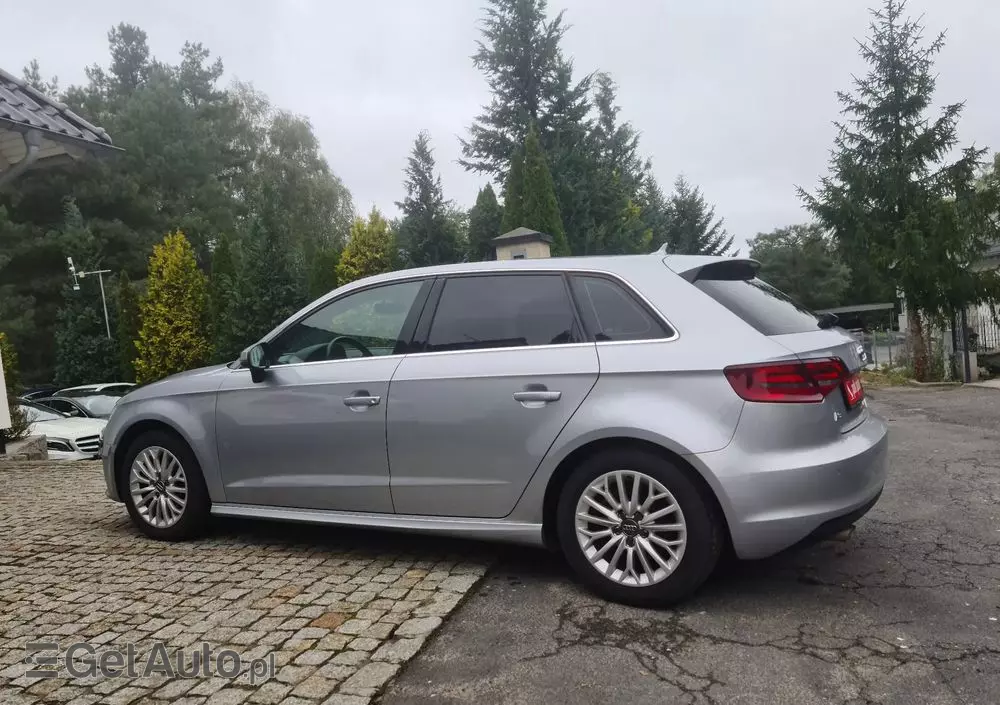 AUDI A3 1.6 TDI clean diesel Attraction