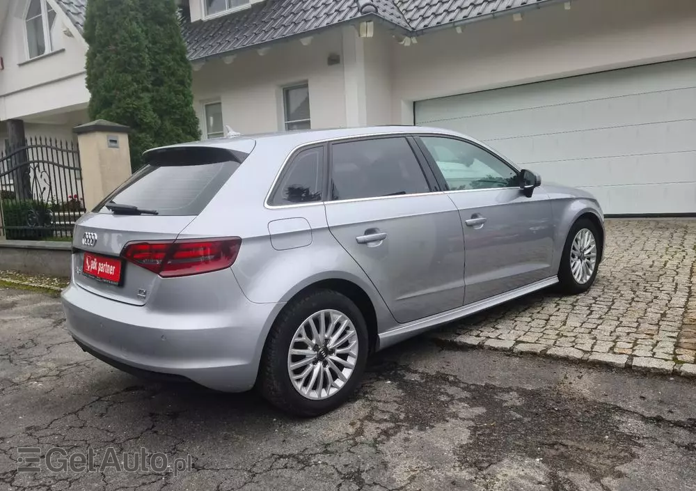 AUDI A3 1.6 TDI clean diesel Attraction