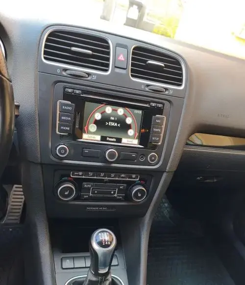 VOLKSWAGEN Golf 