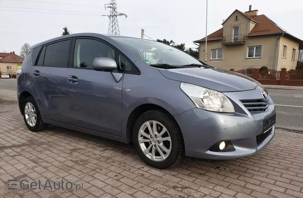 TOYOTA Verso 