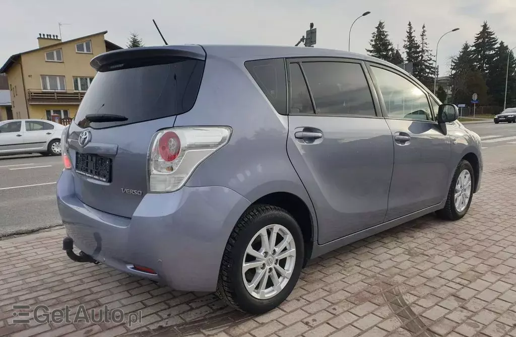 TOYOTA Verso 
