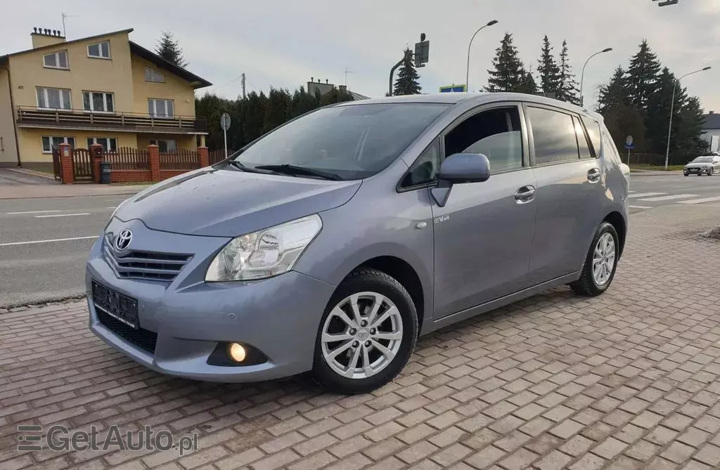 TOYOTA Verso 
