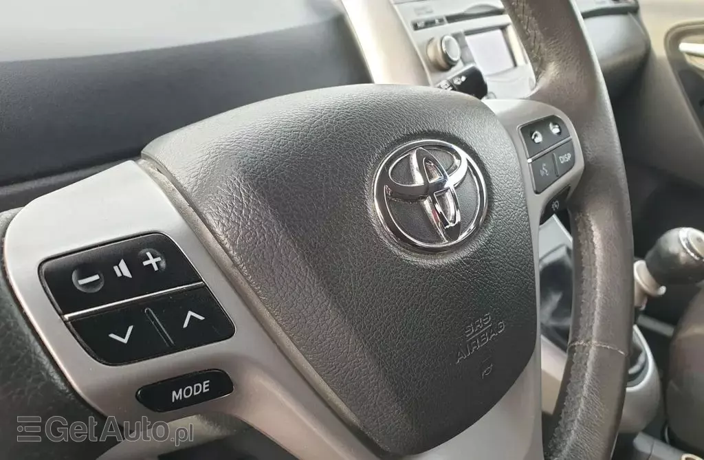TOYOTA Verso 