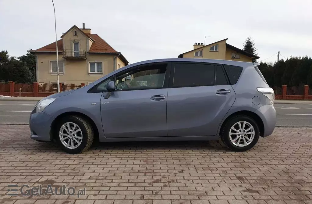 TOYOTA Verso 
