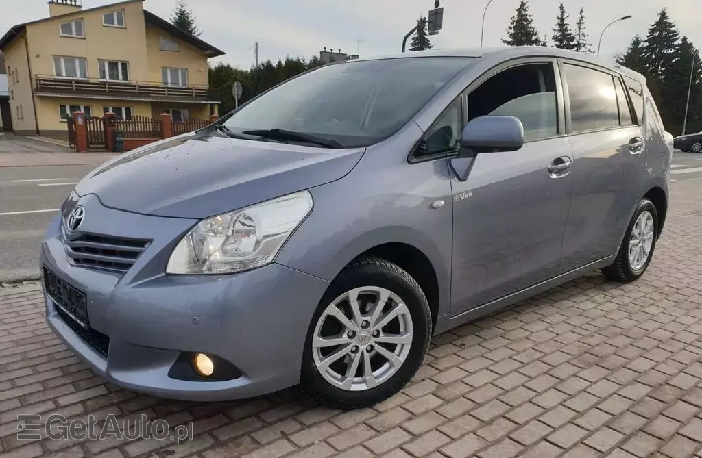 TOYOTA Verso 