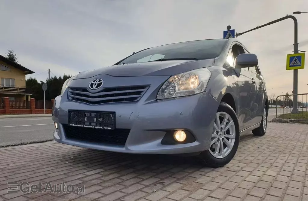 TOYOTA Verso 
