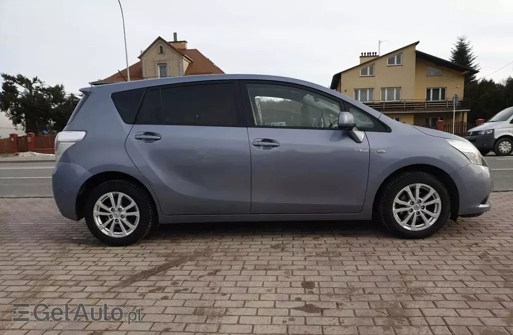 TOYOTA Verso 