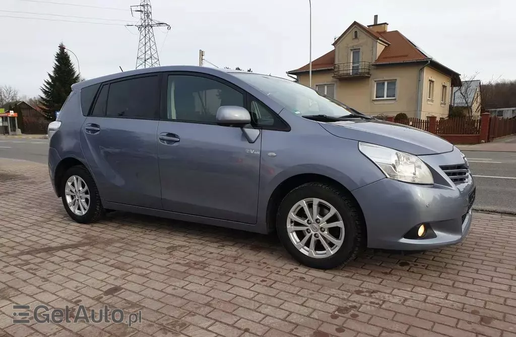 TOYOTA Verso 