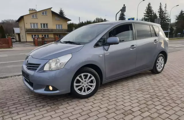 TOYOTA Verso 