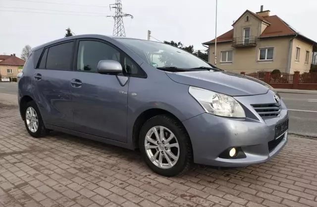 TOYOTA Verso 