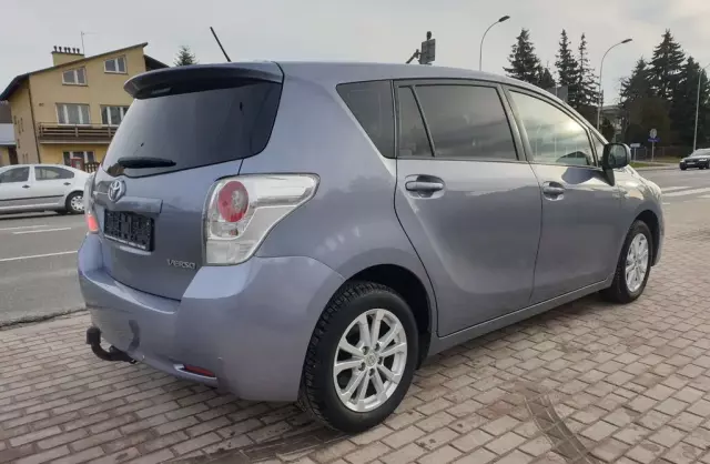 TOYOTA Verso 
