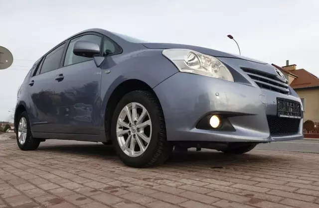 TOYOTA Verso 