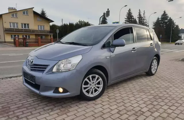TOYOTA Verso 