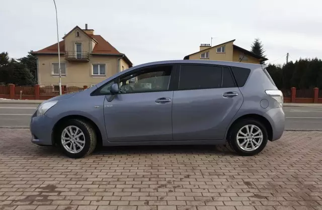TOYOTA Verso 