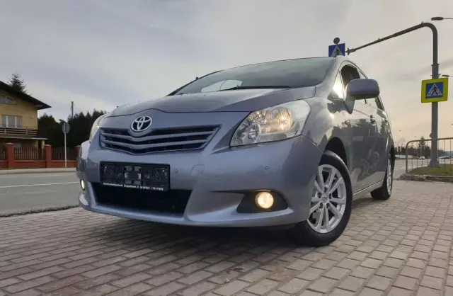 TOYOTA Verso 