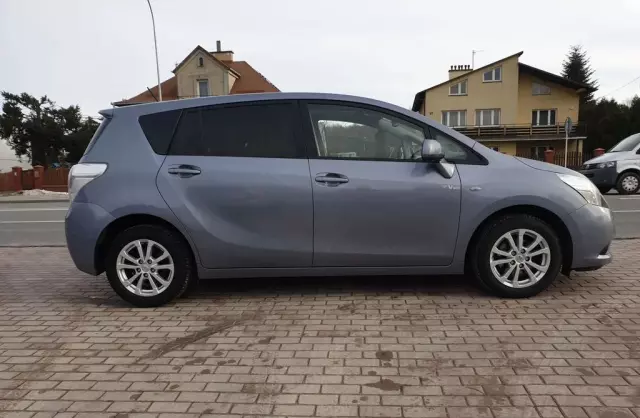 TOYOTA Verso 