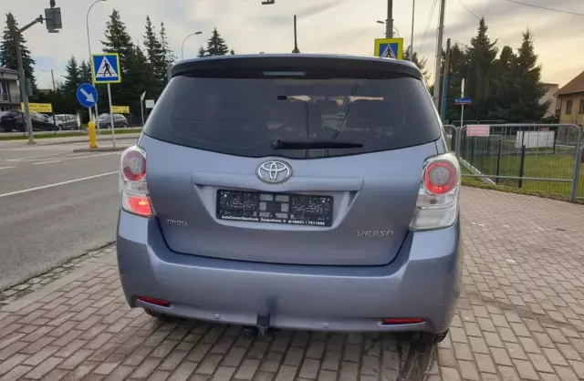 TOYOTA Verso 