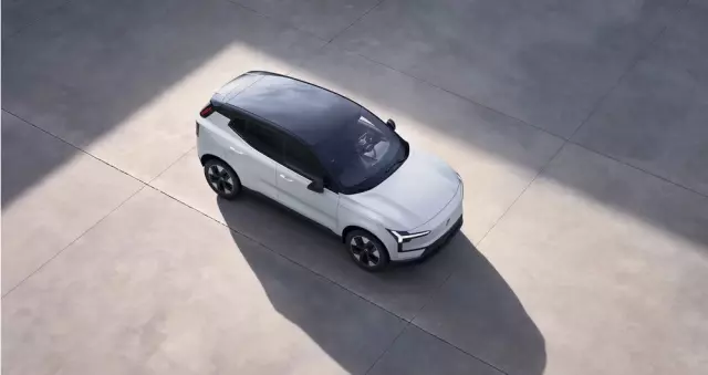 VOLVO EX30 51kWh Single Motor Plus