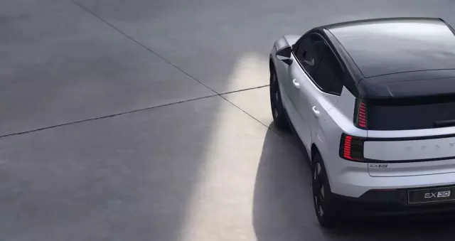 VOLVO EX30 51kWh Single Motor Plus