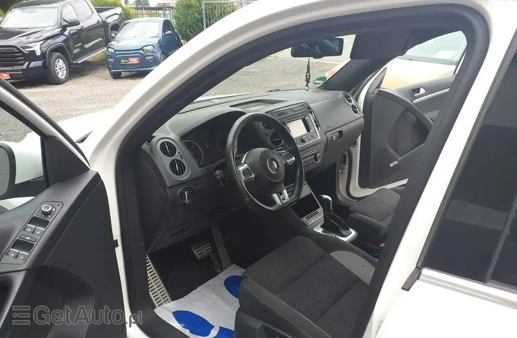 VOLKSWAGEN Tiguan 