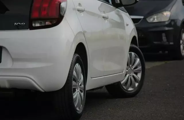PEUGEOT 108 