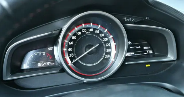 MAZDA 3 SKYACTIV-G 120 Exclusive-Line