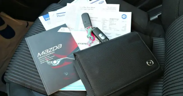 MAZDA 3 SKYACTIV-G 120 Exclusive-Line