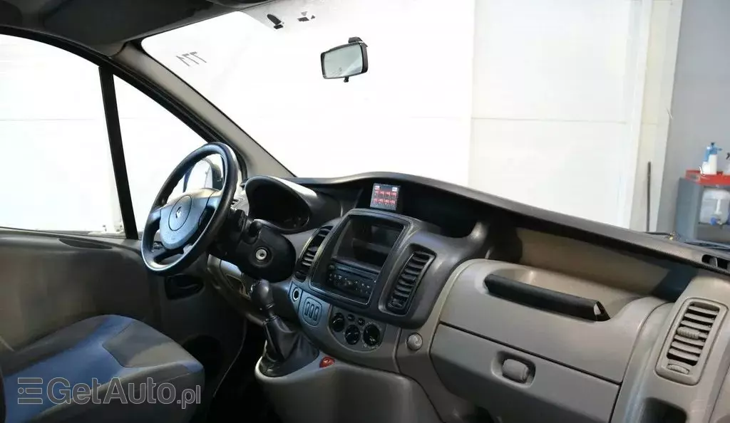 RENAULT Trafic 
