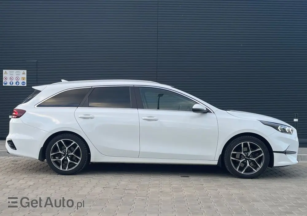 KIA Ceed 1.5 T-GDI Business Line DCT