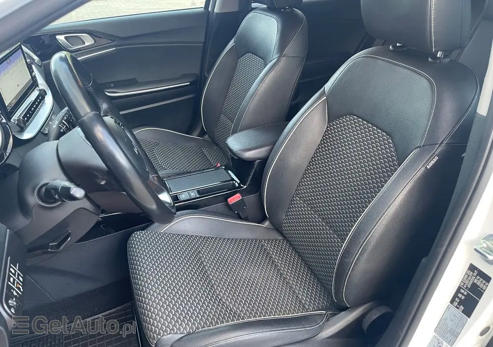 KIA Ceed 1.5 T-GDI Business Line DCT