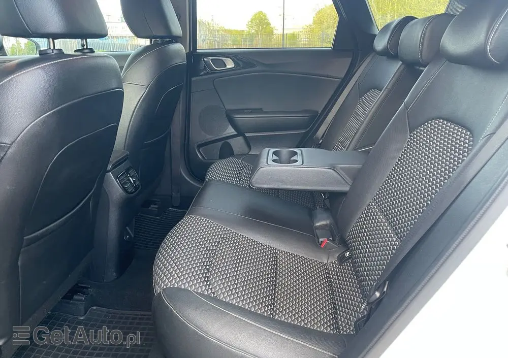 KIA Ceed 1.5 T-GDI Business Line DCT